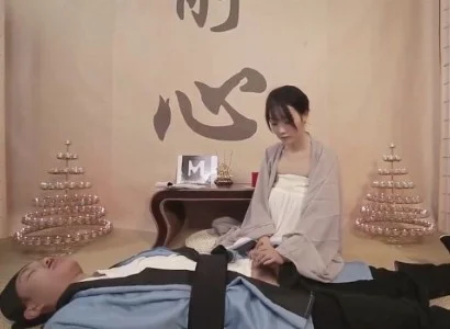 Cô nữ tu gặp vị đạo sĩ bị thương