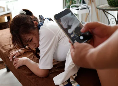 Trong lúc triệt lông thì ra tay hiếp dâm