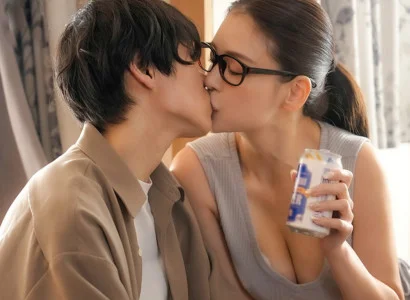 Chàng trai bị cắm sừng được chị hàng xóm dỗ dành và vỗ về