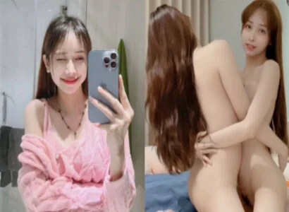 Lâm Thái Vy với cô bạn thân của mình móc bím trên sóng phát trực tiếp